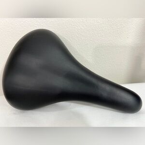 Sleek Black Women’s Bike Saddle